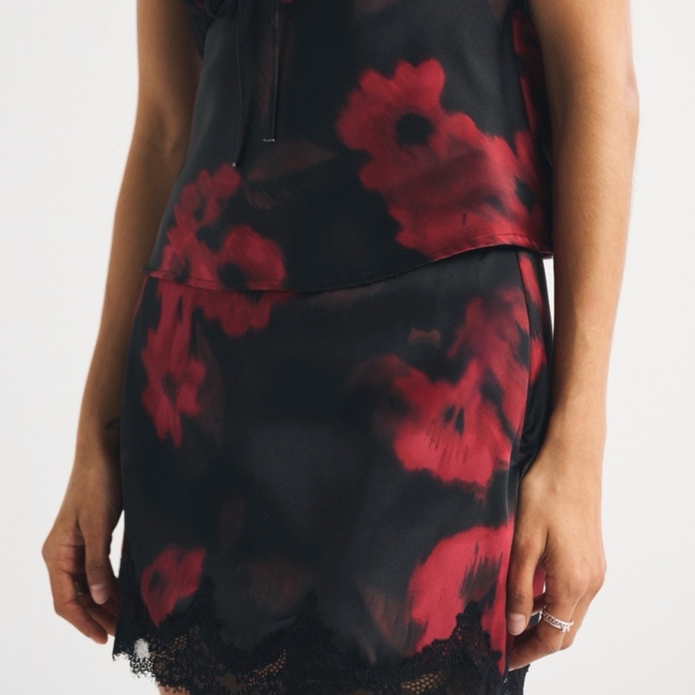 Abercrombie & Fitch Black and Red Floral Mini Skirt - Picture 2 of 5